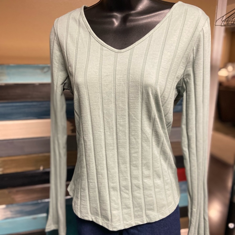 Long sleeve knit pullover v neck